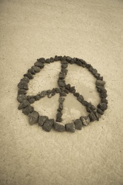 taşlarla yapılan barış şekli