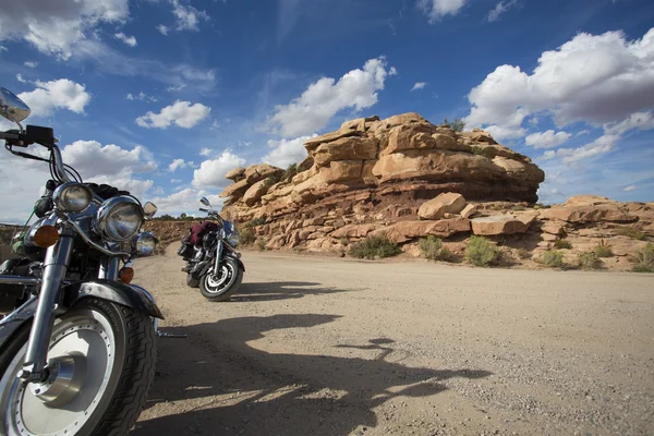 Bikers resting at Valley of the Gods — Stock Photo, Image