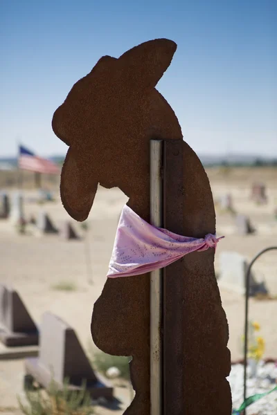 Form eines Cowboys auf einem Friedhof — Stockfoto