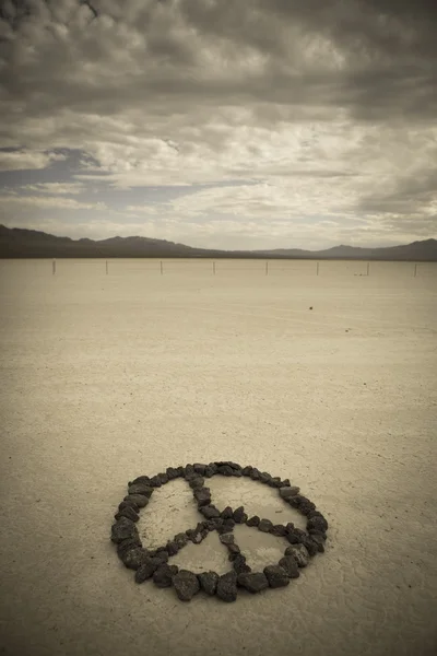 Peace shape made with stones — Stock Photo, Image