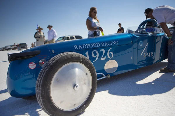 Racewagen bij bonneville salt flats — Stockfoto