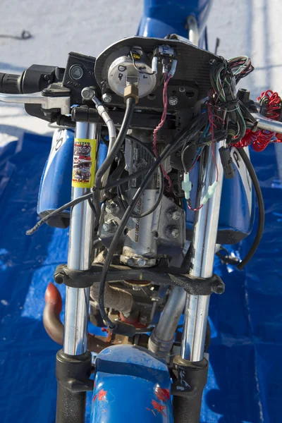 Super bike azul não identificado durante o mundo da velocidade em Bonneville Salt Flats — Fotografia de Stock