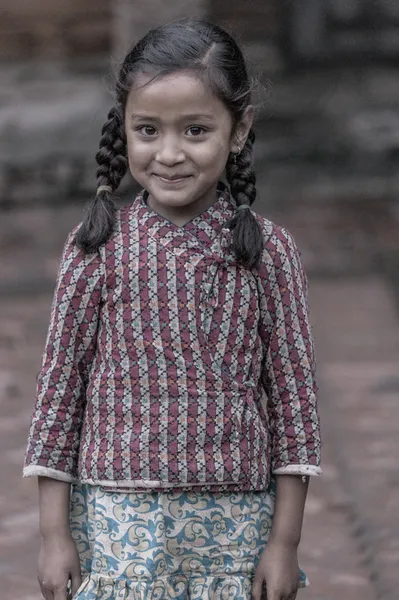 Portret z dzieciakiem w bhaktapur — Zdjęcie stockowe