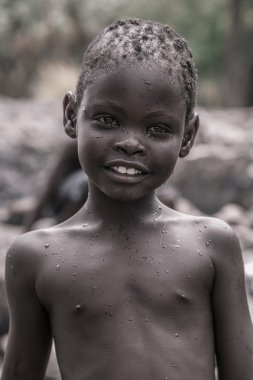 himba kabilesi, Namibya, genç bir çocuk portresi