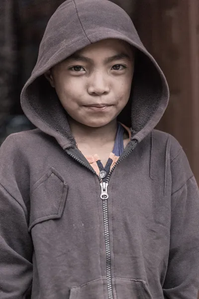 Portret z dzieciakiem w bhaktapur — Zdjęcie stockowe