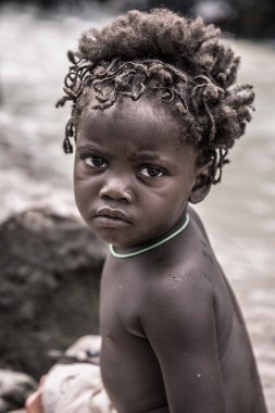 himba kabilesi, Namibya, genç bir çocuk portresi