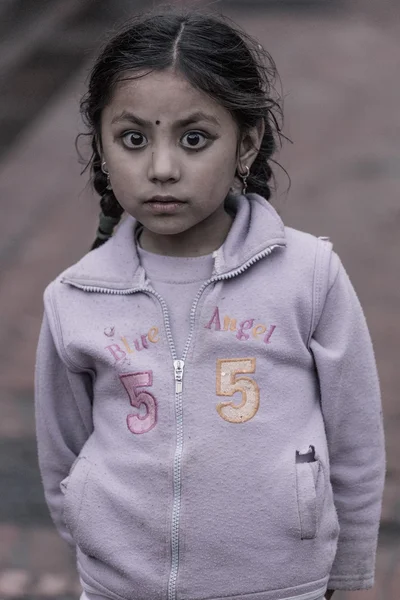 Portrait of a young kid in Bhaktapur — Stock Photo, Image