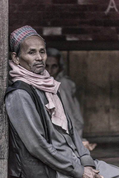 Retrato de um homem velho meditando — Fotografia de Stock
