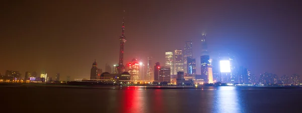 Shanghai Skyline bei Nacht — Stockfoto