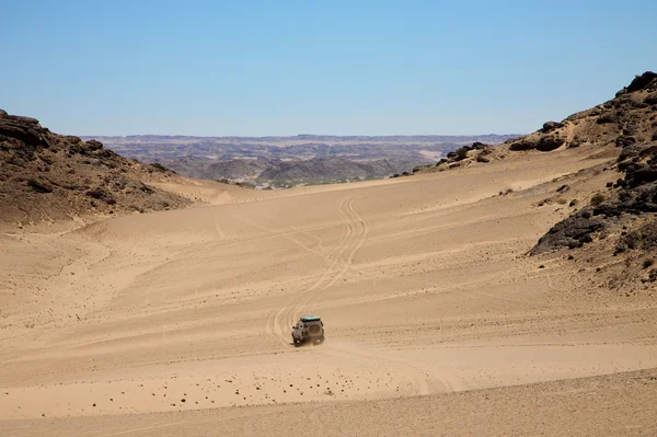 4x4 in the desert — Stock Photo, Image