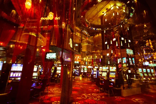 Reflektion av ljus inne i en casino — Stockfoto