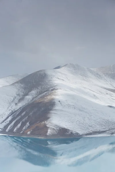 Yamdrok meer in tibet — Stockfoto