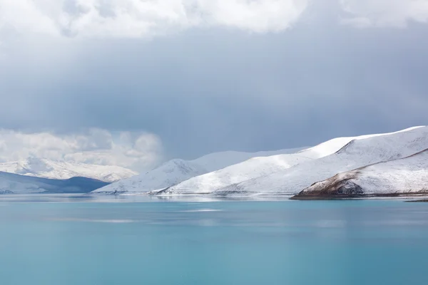 Lago Yamdrok no Tibete — Fotografia de Stock