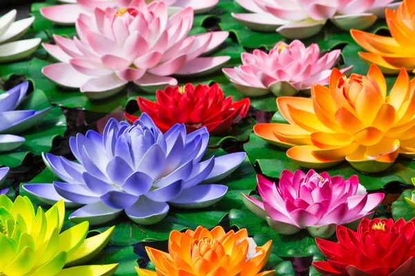 Поддельные цветы лотоса — стоковое фото