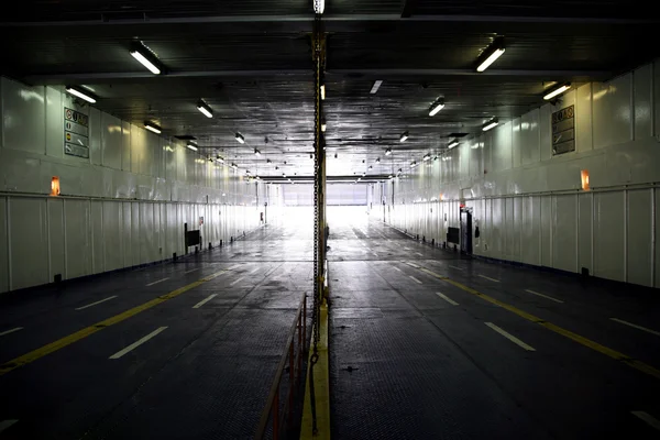 Área de estacionamento do barco de balsa — Fotografia de Stock