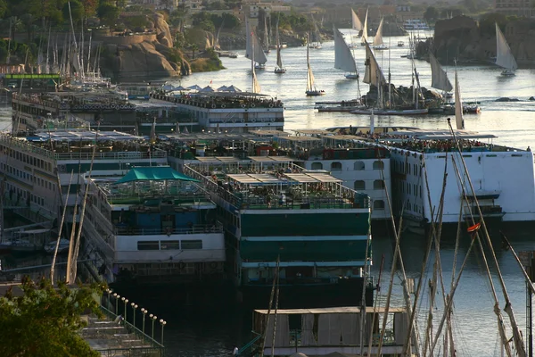 Too many boats on the Nile — Stock Photo, Image