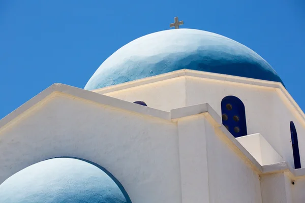 Rooftop of a gorgeous blue and white orthodox church — Stock Photo, Image
