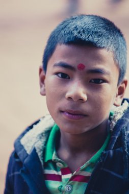 Çocuk bhaktapur kırmızı nokta ile