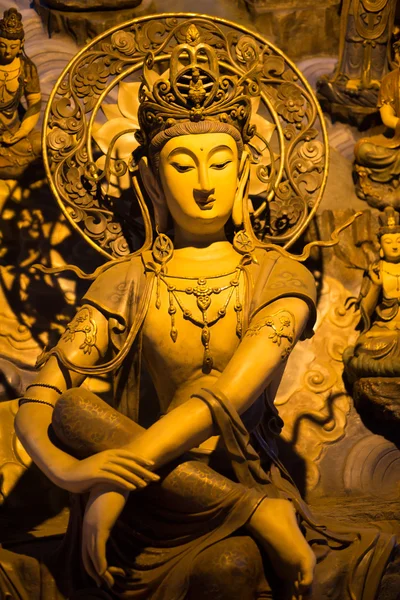 Estatua de buda de oro en el templo de Hangzhou — Foto de Stock