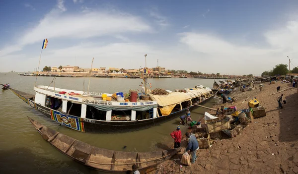 Vessel at the harbor on Niger — Stok fotoğraf