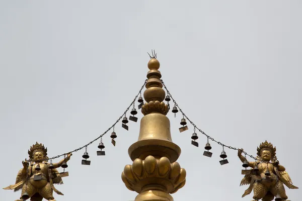 Religious gold symbol on top of a temple — Stock Photo, Image