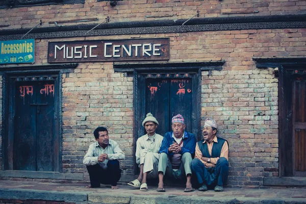 Un gruppo di uomini a Bhaktapur — Foto Stock