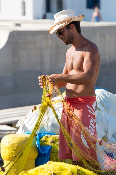 Fisher man at work in the harbor — Stock Photo, Image