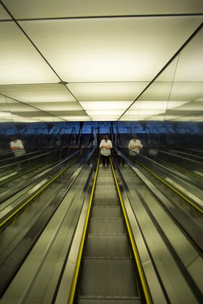 Cook coming up the escalator — Stock Photo, Image