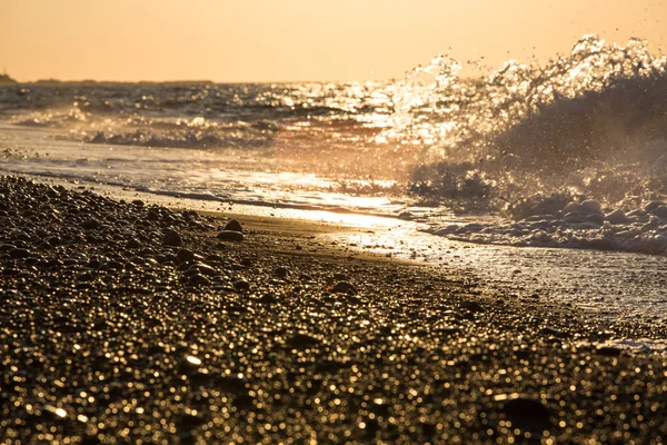 Gros plan sur les vagues à la plage . — Photo