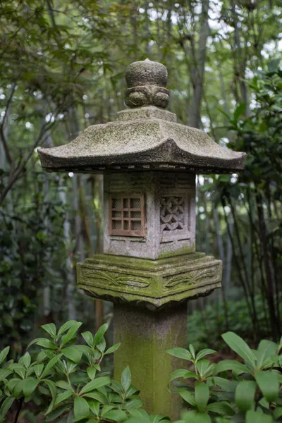 Um pequeno pagode na floresta — Fotografia de Stock