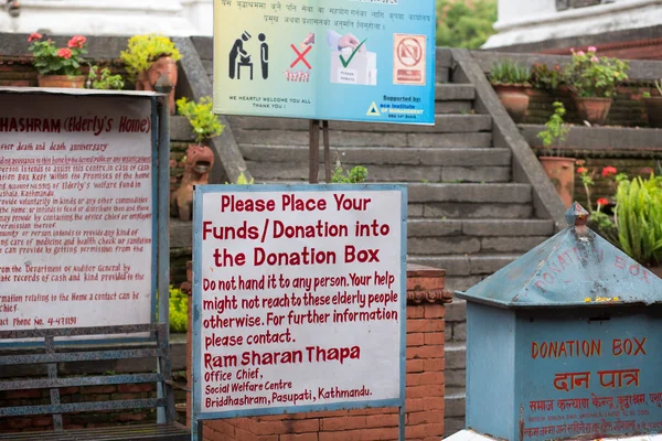 Hand-written sign asking to donate — Stock Photo, Image