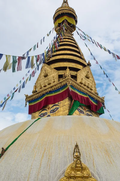 Techo dorado del templo del mono en Nepal — Foto de Stock