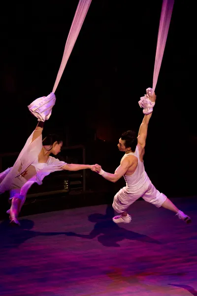 Couple of acrobats hanging on a wire — Stock Photo, Image