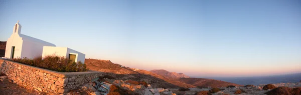 Krásný výhled na pobřeží folegandros — Stock fotografie