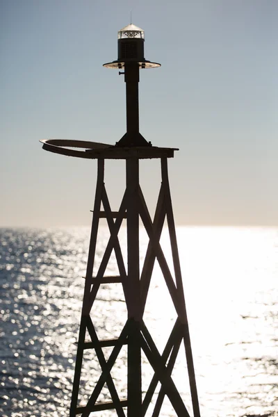 Pequeña torre de luz en el mar Egeo — Foto de Stock