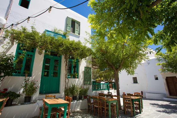 Typical Greek terrace at Folegandros — Stock Photo, Image
