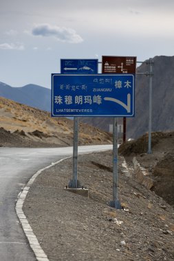 gitmek için yol işaret boş dostluk karayolu Tibet üzerinde