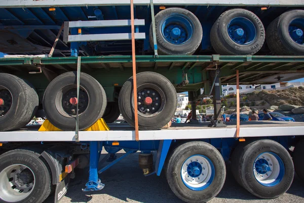 Due camion hanno posato su un terzo a Folengadros — Foto Stock