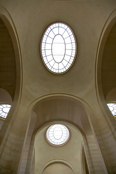 Interior view of the Louvre Museum in Paris. — Stock Photo, Image