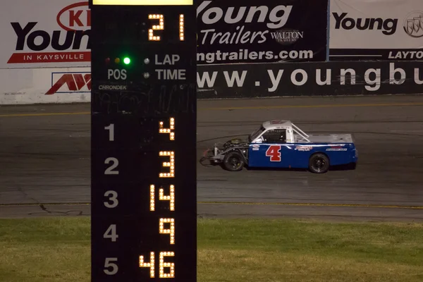 Winner driving the blue number 4 stock car during a racing car — Stock Photo, Image