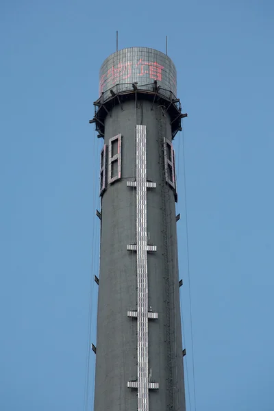 Detail des riesigen Thermometers auf dem Schornstein des Nanshi-Kraftwerks — Stockfoto