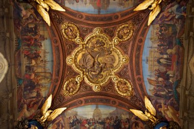 Paris'teki louvre Müzesi'nde tavanda boya detay