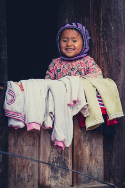 genç çocuk kameraya Nepal gülümseyerek poz