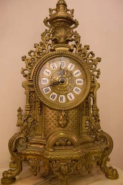 Velho relógio de ferro feito no século XIX — Fotografia de Stock