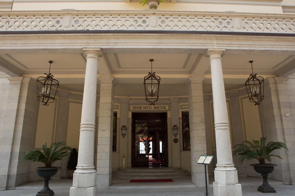 Puerta de entrada del Grand Hotel Majestic en el Lago Maggiore i — Foto de Stock