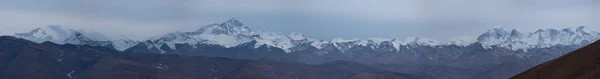 Panoramisch uitzicht op de Himalaya-keten — Stockfoto