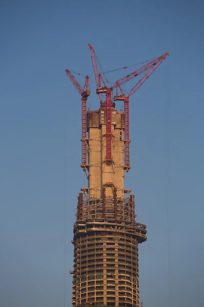 Tower of wolkenkrabber in aanbouw in shanghai — Stockfoto