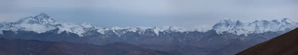 Panoramiczny widok na łańcuch Himalajów — Zdjęcie stockowe