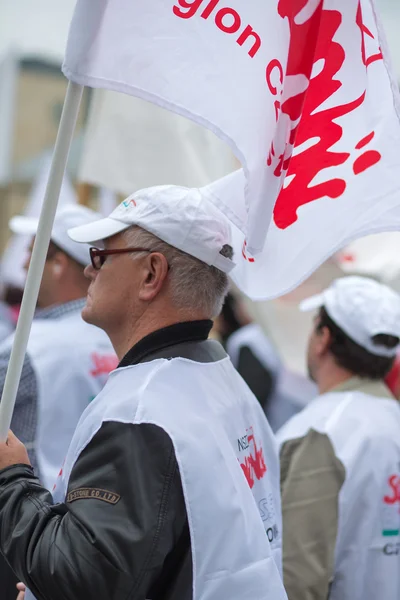Fackföreningsmedlemmar under en demonstration i Warszawa - Polen — Stockfoto