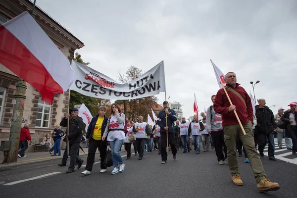 Związkowców podczas demonstracji w Warszawie - Polska — Zdjęcie stockowe